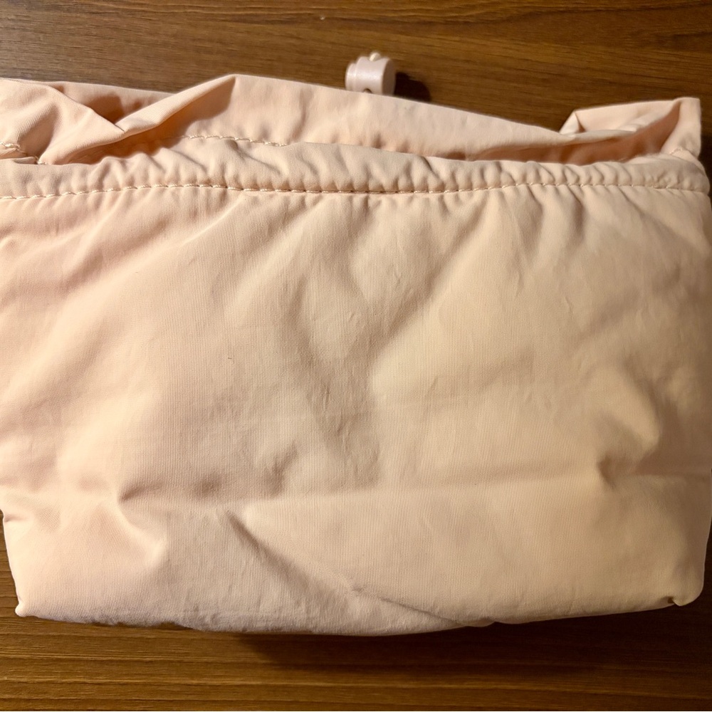 BRAND NEW Makeup By Mario Soft Pink Cosmetic Pouch - Picture 3 of 3